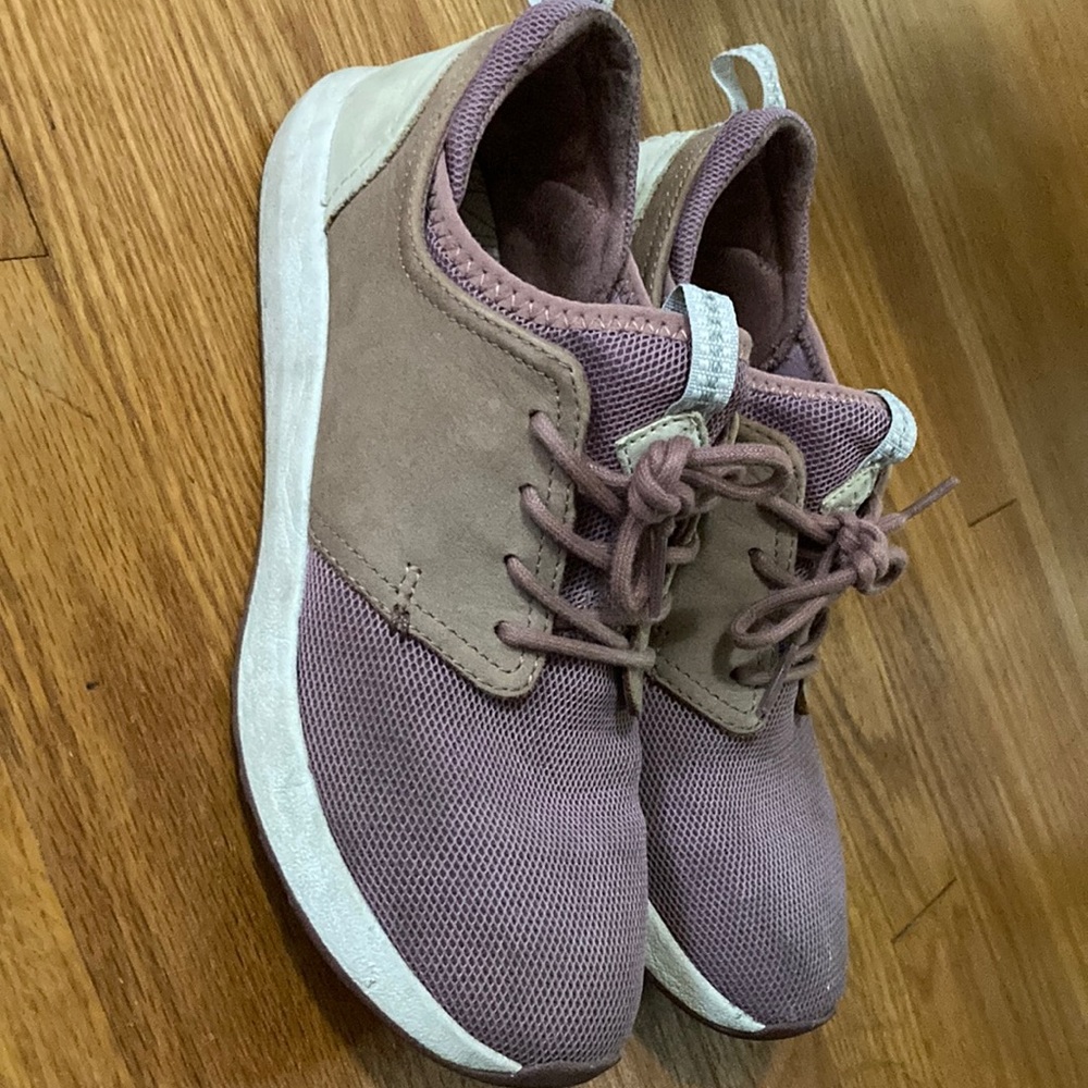 Mauve Reef tennis shoes women’s 8.5